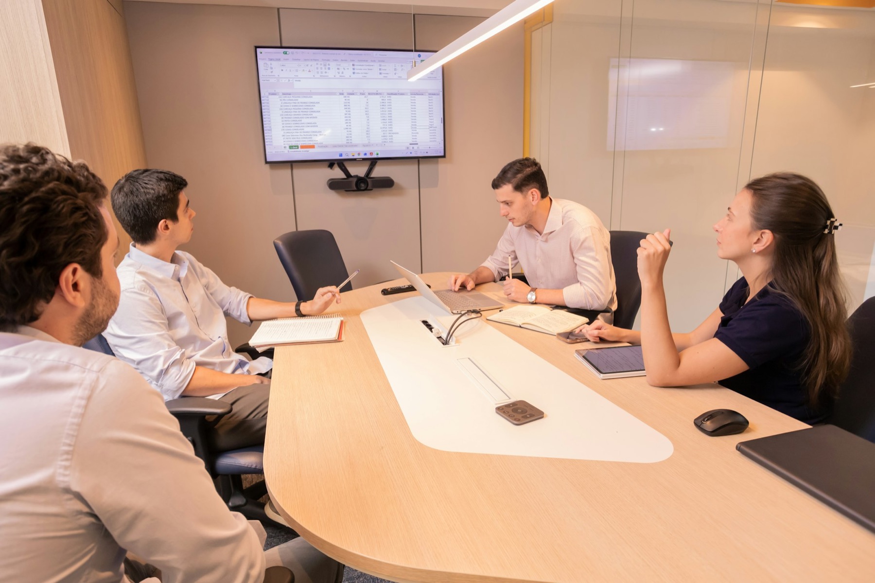 A working session around a conference table